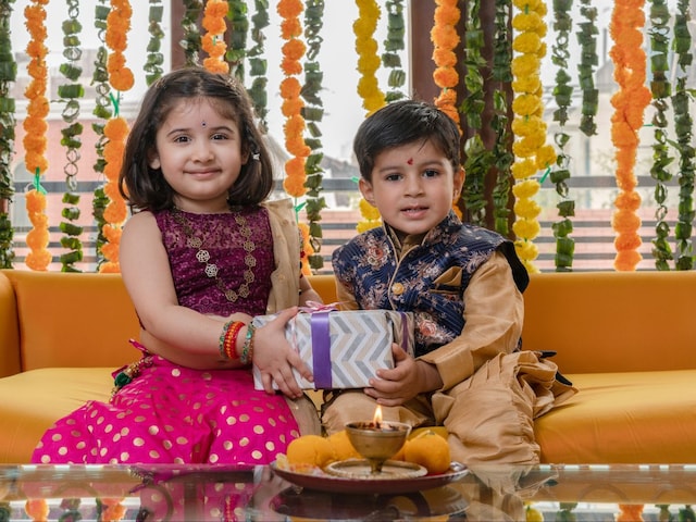 होली भाई दूज कब है, आज या कल? जानें सही तारीख, मुहूर्त और महत्व