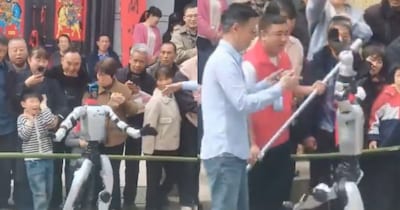 रोबोट ने बच्चे को मारा थप्पड़( फोटो:x-@TGTM_Official)