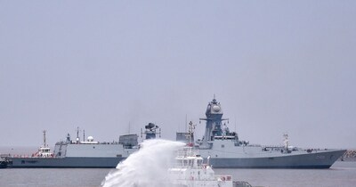 ईरान जंग के बीच INS Surat इन द‍िनों ओमान की खाड़ी के पास तैनात है.