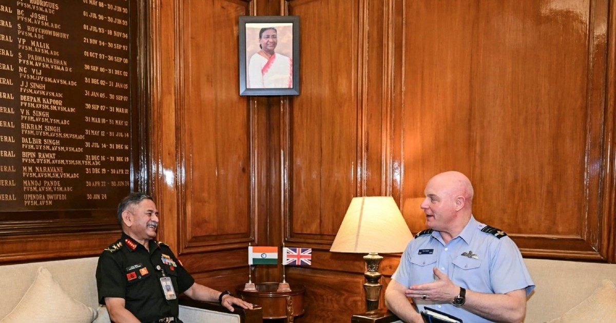 दुश्मनों के कलेजे फटे! चीन-पाक की उड़ी नींद, सेना प्रमुख और यूके एयर चीफ ने मिलकर बनाया ऐसा महाप्लान