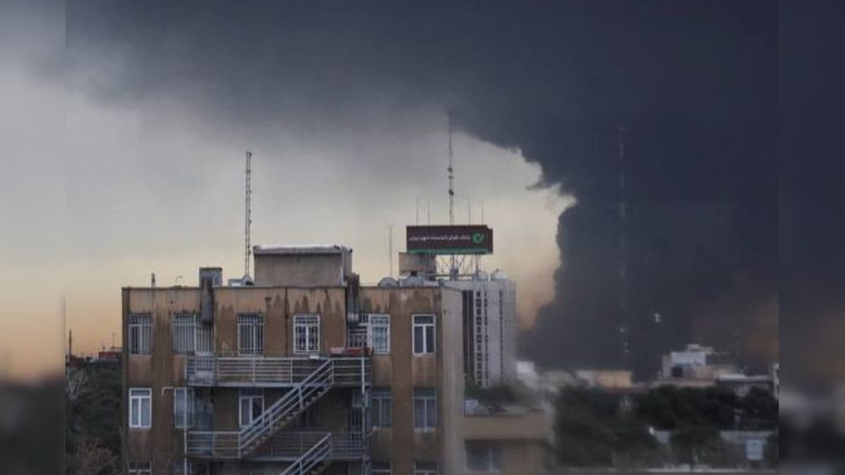 iran oil rain : US Israel attack iran oil refinery | Iran Oil rain video | ईरान तेल की बारिश | अमेरिका इजरायल ईरान जंग - News18 हिंदी