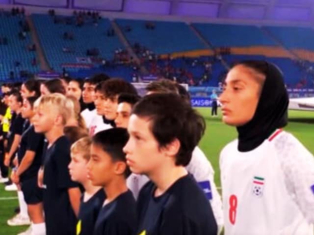 ईरान की महिला फुटबॉल टीम ने मैच से पहले राष्ट्रगान गाने से किया मना 