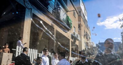 इजरायल पर ईरान और लेबनान की ओर से अटैक लगातार जारी हैं. (Reuters)