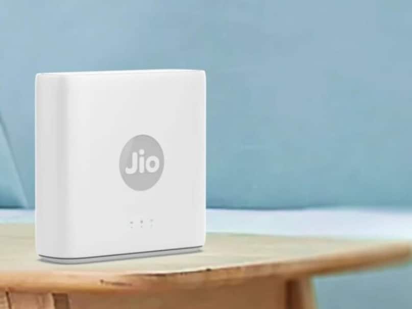ফাইবার পাওয়া না গেলে, ওটিটি এবং টিভি চ্যানেল সহ ₹599 থেকে শুরু করে 30 Mbps পর্যন্ত Jio AirFiber রয়েছে। আপনি যদি এক বছরের দীর্ঘ পরিকল্পনা নেন, তাহলে আপনি অতিরিক্ত দিন বিনামূল্যে পাবেন এবং অর্থ সাশ্রয় হবে।