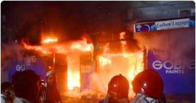 गुल प्लाजा में लगी आग ने पाकिस्तान के स्थानीय प्रशासन की पोल खोल दी है.