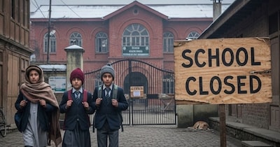 Kashmir Schools Closed: लाल चौक समेत कश्मीर के कई इलाकों में कर्फ्यू की स्थिति है