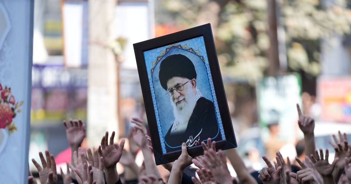 खामेनेई के मरने पर भारत के कई शहरों में शोक, गृह मंत्रालय का सुपर अलर्ट, कश्मीर में इंटरनेट और स्कूल बंद