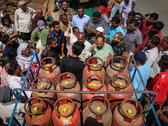 एलपीजी की कमी नहीं, कालाबाजारी बढ़ा रही मुसीबत, एक्शन में सरकार