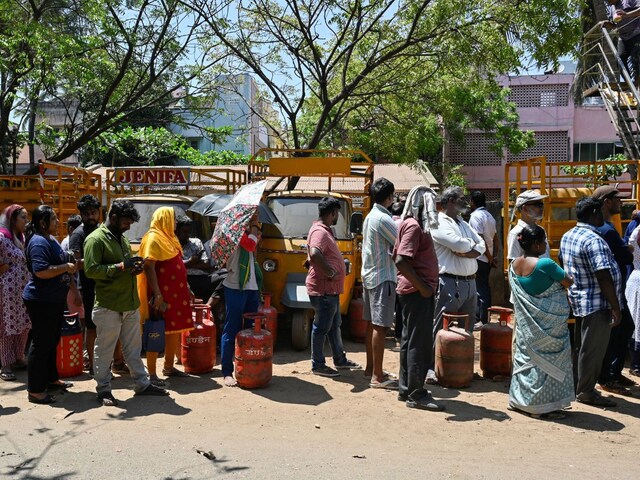 'एलपीजी की किल्लत नहीं, बस जमाखोरी से दिक्कत' रसोई गैस संकट पर सख्त हुई सरकार