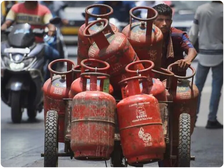 LPG Price Hike, LPG price today, commercial LPG price hike, LPG cylinder rate April 1, domestic LPG price unchanged, LPG price India 2026