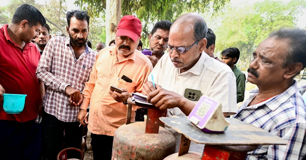 गैस खत्म होने का डर घटा, डिलीवरी नॉर्मल… LPG सिलेंडर सप्लाई पर सरकार ने आज क्या बताया