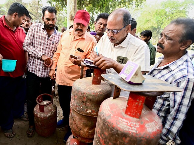 गैस खत्‍म होने का डर घटा,ड‍िल‍ीवरी नॉर्मल, LPG सप्‍लाई पर सरकार ने क्‍या बताया