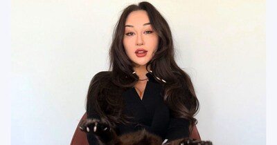 लुइसा खोवांस्की अब इस बिल्ली के साथ वीडियो भी शेयर करती हैं.