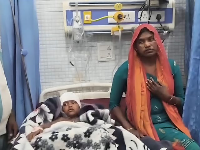 बच्चे को जबड़े में दबा भागा तेंदुआ, मां ने लगा दी पीछे दौड़, फिर जो हुआ