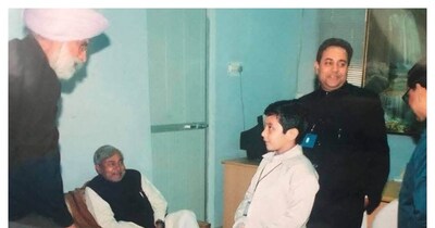 नीतीश कुमार के साथ सायन कुणाल के बचपन की फोटो
