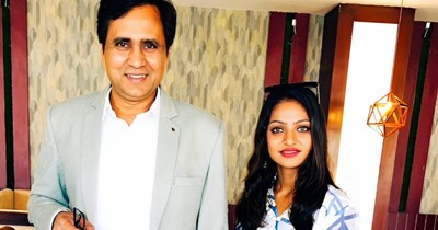 नई दिल्ली. प्रयागराज महाकुंभ की 'वायरल गर्ल' मोनालिसा इन दिनों अपनी शादी को लेकर सुर्खियों में हैं. इसी बीच उन्होंने अपनी आने वाली डेब्यू फिल्म 'डायरी ऑफ मणिपुर' के डायरेक्टर सनोज मिश्रा पर सेक्शुअल हैरेसमेंट के बेहद गंभीर और चौंकाने वाले आरोप लगाए हैं. इस खुलासे से सोशल मीडिया, बॉलीवुड और रीजनल सिनेमा सर्कल में हलचल मच गई है.