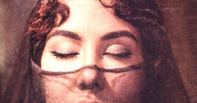 नई दिल्ली. बॉलीवुड में ऐसी कई फिल्में हैं जो अपनी सफलता के लिए जानी जाती हैं, लेकिन एक फिल्म ऐसी भी है जिसकी चर्चा उसकी 'बदकिस्मती' के लिए होती है. यह कहानी है महान निर्देशक के. आसिफ के उस अधूरे सपने की, जिसका नाम था 'लव एंड गॉड'. इस फिल्म को हिंदी सिनेमा की सबसे 'शापित' फिल्म कहा जाता है, क्योंकि इसने अपने निर्माण के दौरान दो बड़े सितारों और खुद निर्देशक को हमेशा के लिए छीन लिया.