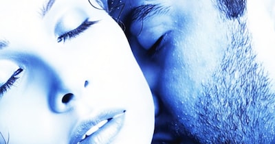 नई दिल्ली. फिल्मों का एक जॉनर ऐसा है, जिसके बहुत सारे दर्शक हैं और वह जॉनर है सस्पेंस.जी हां, सस्पेंस फिल्मों को पसंद करने वाले लोगों की संख्या काफी ज्यादा है, इसलिए हमेशा से देखा गया है कि अगर ऐसी फिल्में अच्छे से बनाई जाए तो बॉक्स ऑफिस पर उसका हिट होना तय है. ऐसी फिल्में बहुत ही कम फ्लॉप होती हैं, लेकिन सस्पेंस से भरपूर फिल्म को बनाना आसान भी नहीं है. 