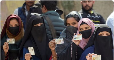 बंगाल में चुनाव से पहले आयोग ने 13 पुलिस अधिकारियों के तबादले किए हैं. वहां कितनी है मुस्लिम आबादी. (सांकेतिक तस्वीर)