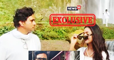 डायरेक्टर सनोज मिश्रा के साथ मोनालिसा.