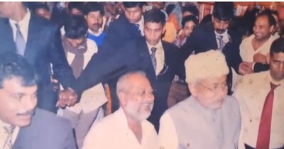 मुजफ्फरपुर के धर्मशाला चौक पर स्थित नीतीश कुमार के पुराने मित्र भोला जी की चाय दुकान कभी उनकी सियासी बैठकों का अहम ठिकाना हुआ करती थी.