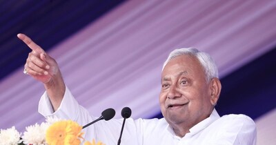 बिहार ही नहीं देश के सियासी गलियारे में ये सवाल गूंज रहा है कि नीतीश कुमार अपनी राजनीतिक विरासत किसको सौंपेंगे?