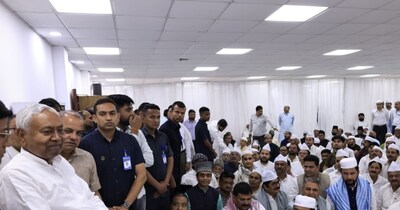 मुख्यमंत्री नीतीश कुमार के आवास पर इफ्तार पार्टी में कई नेता और रोजेदार शामिल हुए. 