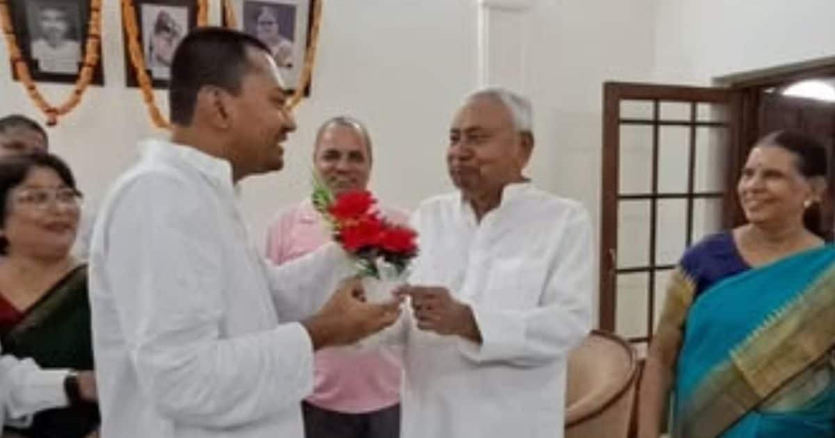 राज्यसभा जीत के बाद सीएम हाउस में वो पल भी आया जो अक्सर नहीं आता, बेटे निशांत को गले लगाकर भावुक हुए नीतीश कुमार