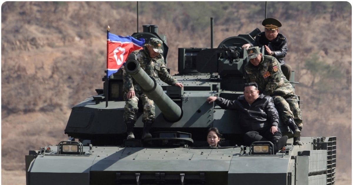 टैंक पर बैठी 13 साल की लड़की में छिपा है राज, किम जोंग उन की बेटी का बढ़ा रुतबा