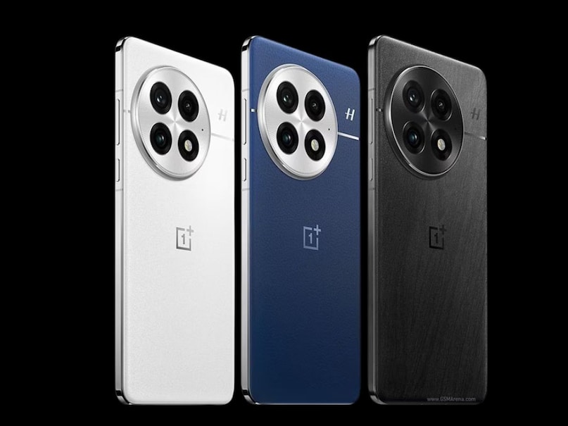 OnePlus's flagship smartphone OnePlus 13 is currently available with huge discounts. If you were planning to buy a premium and powerful smartphone for a long time, but had stopped due to budget, then this can prove to be a great opportunity for you. Usually, the price of flagship smartphones ranges between ₹ 60,000 to ₹ 80,000, but when such phones get big discounts, the deal becomes even more attractive.