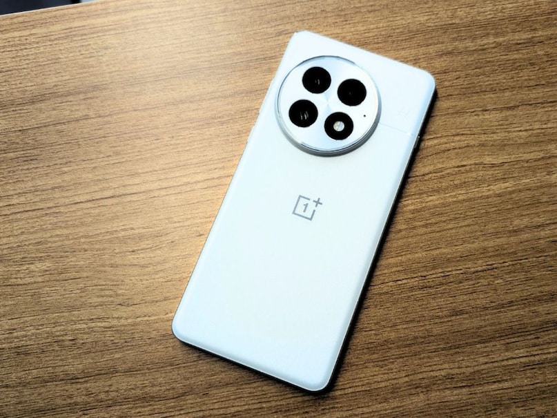 सभी ऑफर्स को देखने के बाद ये कहना गलत नहीं होगा कि अगर आप प्रीमियम फीचर्स वाला फोन कम कीमत में खरीदना चाहते हैं, तो ये डील आपके लिए शानदार मौका हो सकती है.