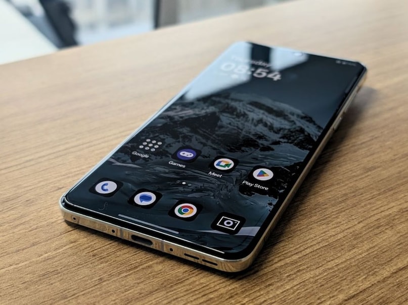 पावरफुल है फोन की बैटरी- बैटरी की बात करें तो इसमें 6,000mAh की बड़ी बैटरी मिलती है, जो  लंबे समय तक चलती है और दिनभर का बैकअप आसानी से देती है. ये ऑफर लिमिटेड समय के लिए है, इसलिए खरीदने से पहले देर न करें.