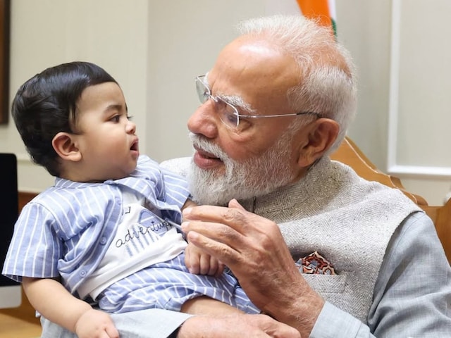 पीएम मोदी से मिलने 'ये' कौन पहुंचा? तस्वीर शेयर करने से खुद को न रोक सके