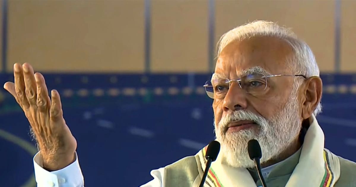 ममता के 'मां-माटी-मानुष' का तिलिस्म तोड़ने के लिए पीएम मोदी ने चला 'रोटी-बेटी-माटी' का ब्रह्मास्त्र! पेट-पर‍िवार और प्रॉपर्टी का सवाल