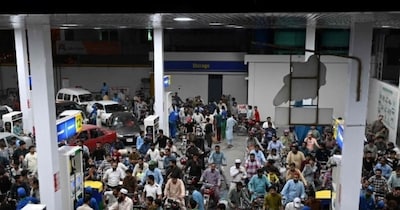 पाकिस्तान में पेट्रोल के दाम बढ़ने से हाहाकार.