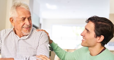 चीन का नया री-पैरेंटिंग पैरेंट्स ट्रेंड(फोटो:Canva)