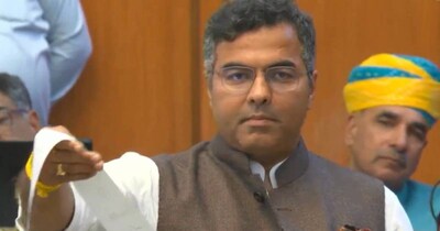 परवेश वर्मा ने अरविंद केजरीवाल को जमकर घेरा. 