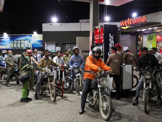 पैनिक ना करें.. पेट्रोल-डीजल की कमी नहीं.. अफवाह फैलाने वालों की अब खैर नहीं