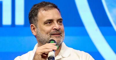 राहुल गांधी ने कहा कि हमारे लिए अंबेडकर और गांधी का संविधान सबसे जरूरी है. 