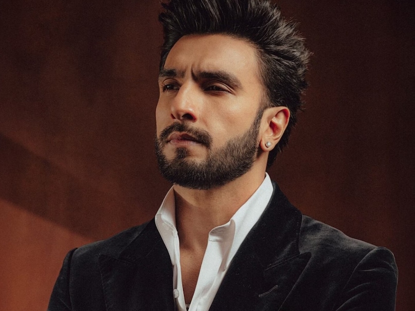 Deepika Padukone-Ranveer Singh, Karan Johar, koffee with karan, When Ranveer Singh ignored Karan Johar question, dhurendhar actor Ranveer Singh, koffee with karan 2013, Deepika Padukone-Ranveer Singh, Karan Johar, koffee with karan, When Ranveer Singh ignored Karan Johar's question, dhurendhar actor Ranveer Singh, koffee with karan 2013