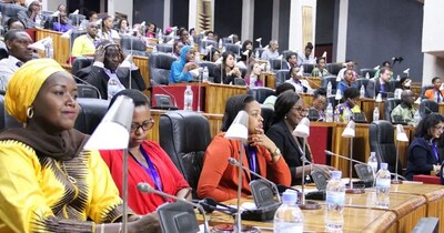 रवांडा पार्लियामेंट में मह‍िलाओं की भागीदारी 60 फीसदी से ज्‍यादा है.