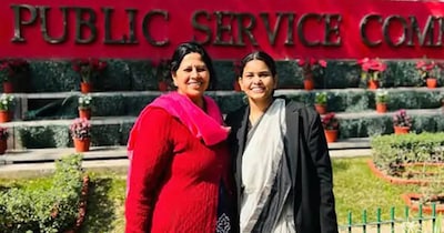 समीक्षा द्विवेदी. 