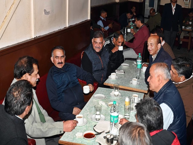 कांग्रेस ने अब तक क्यों नहीं किया प्रत्याशी के नाम का ऐलान, किस बात का डर?