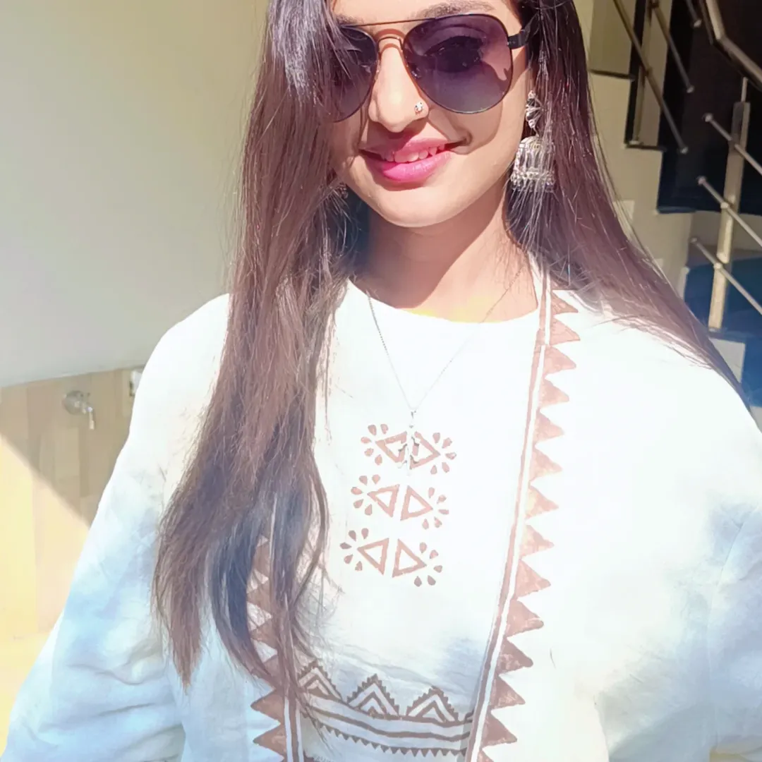 Kumbh Girl Monalisa, Monalisa wedding Controversy, what is Monalisa real age, maha kumbh viral girl Monalisa, Monalisa-Farman Khan Love story, is Monalisa minor, Monalisa married to Farman Khan in kerala temple, Monalisa love jihad, कुंभ गर्ल मोनालिसा, मोनालिसा शादी विवाद, क्या है मोनालिसा की असली उम्र, महाकुंभ वायरल गर्ल मोनालिसा, मोनालिसा-फरमान खान की लव स्टोरी, क्या मोनालिसा नाबालिग है, मोनालिसा ने केरल के मंदिर में फरमान खान से की शादी, मोनालिसा लव जिहाद