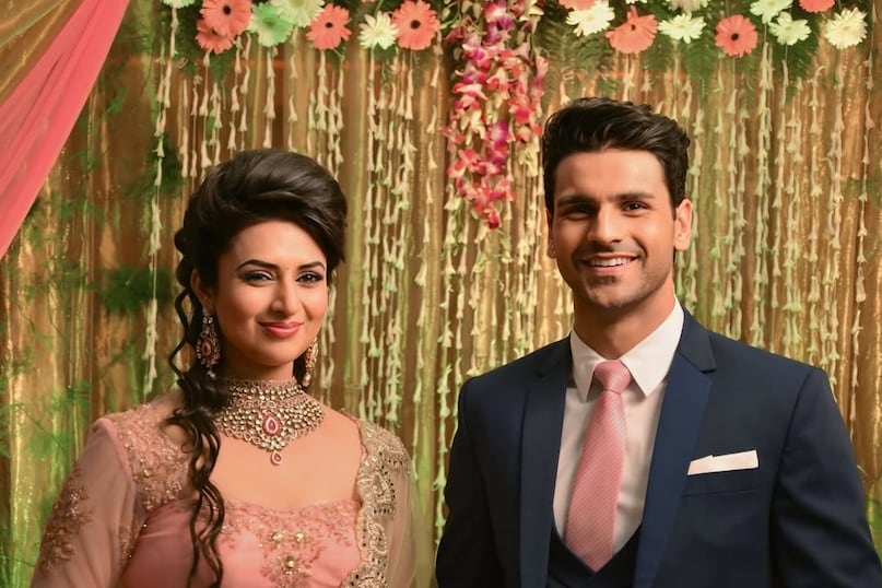 Divyanka Tripathi, Vivek Dahiya, baby announcement by Divyanka Tripathi, pregnancy news, celebrity baby news, Indian TV industry,  दिव्यांका त्रिपाठी, विवेक दहिया, दिव्यांका जल्द ही मां बनने वाली हैं, जल्द ही मां बनने वाली हैं ने प्रेग्नेंसी की खबर को कंफर्म किया, दिव्यांका ने बेबी बंप फ्लॉन्ट कर दी गुड न्यूज