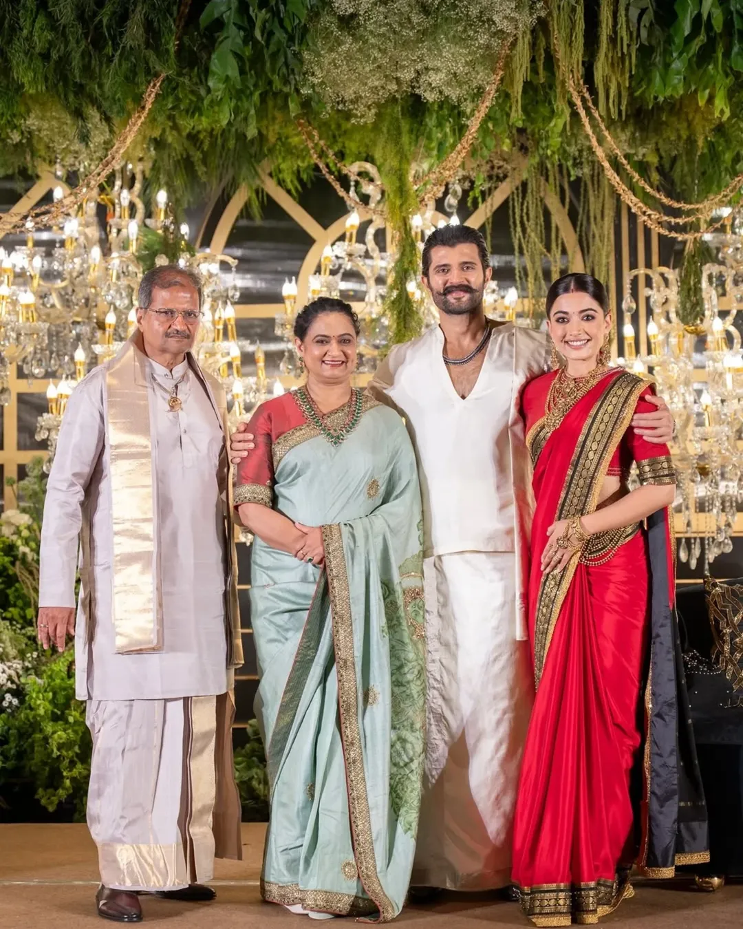 rashmika mandanna vijay deverakonda reception Album, rashmika mandanna, vijay deverakonda, stars rashmika mandanna vijay deverakonda , Allu Arjun, Kriti Sanon, ram charan, ram charan wife, ram charan arrived barefoot in hyderabad, रश्मिका मंदाना विजय देवराकोंडा रिसेप्शन एल्बम, रश्मिका मंदाना, विजय देवराकोंडा, स्टार्स रश्मिका मंदाना विजय देवराकोंडा, अल्लू अर्जुन, कृति सनोन, राम चरण, राम चरण की पत्नी, राम चरण नंगे पैर हैदराबाद पहुंचे