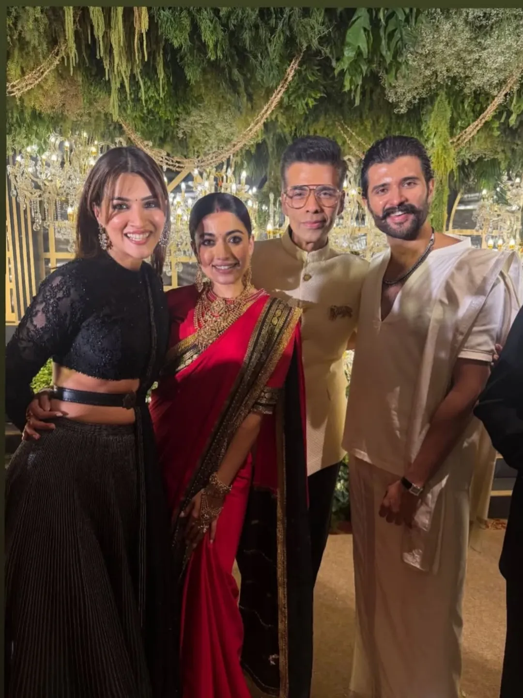rashmika mandanna vijay deverakonda reception Album, rashmika mandanna, vijay deverakonda, stars rashmika mandanna vijay deverakonda , Allu Arjun, Kriti Sanon, ram charan, ram charan wife, ram charan arrived barefoot in hyderabad, रश्मिका मंदाना विजय देवराकोंडा रिसेप्शन एल्बम, रश्मिका मंदाना, विजय देवराकोंडा, स्टार्स रश्मिका मंदाना विजय देवराकोंडा, अल्लू अर्जुन, कृति सनोन, राम चरण, राम चरण की पत्नी, राम चरण नंगे पैर हैदराबाद पहुंचे