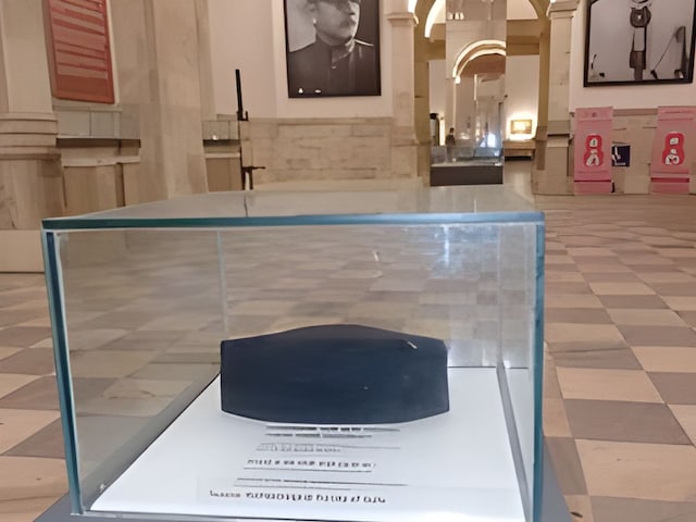 लाल किले से गायब नेताजी सुभाष की टोपी वापस तो आई, पर परिवार बोला- ओरिजिनल नहीं