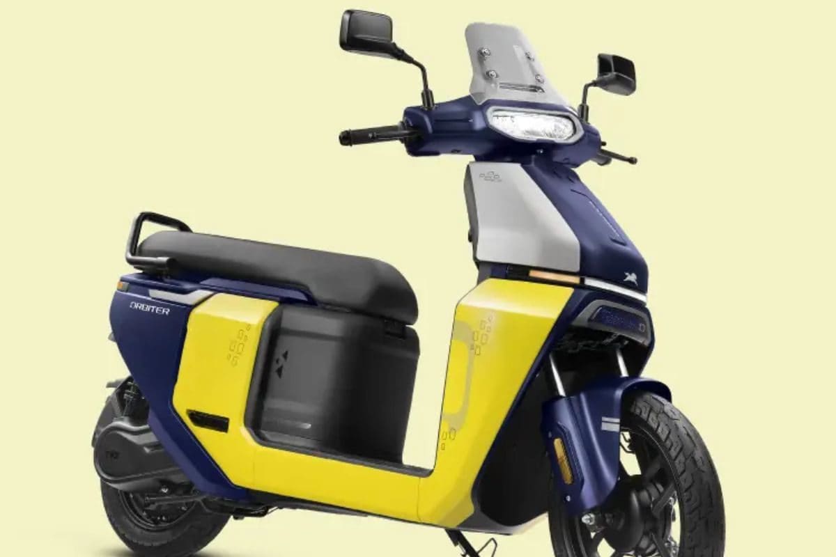 मिडिल क्लास की मौज! मार्केट में आया जबरदस्त रेंज वाला Electric Scooter; मात्र ₹49,999 देकर लाएं घर