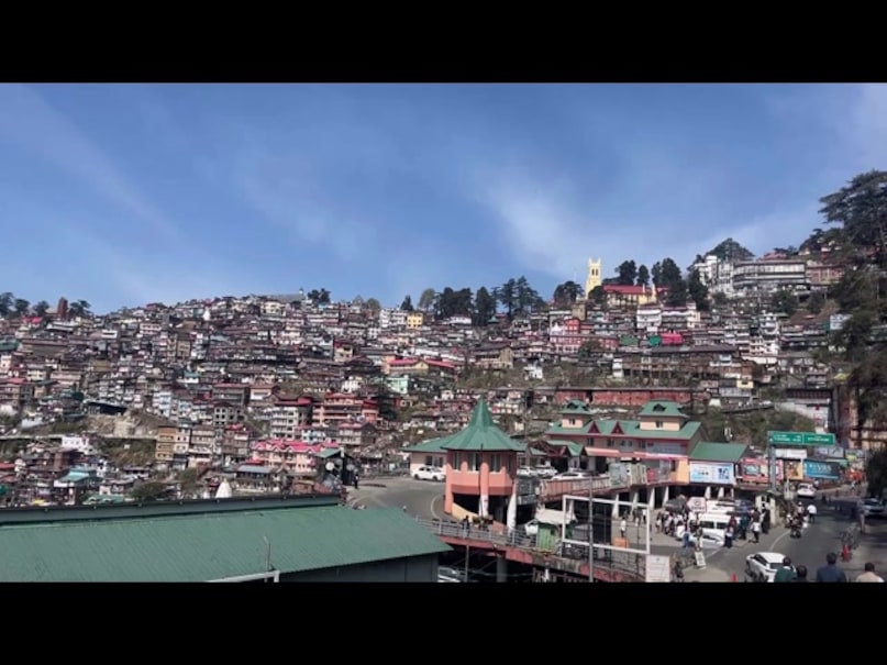 उत्तराखंड का नैनीताल: अपनी खूबसूरत झीलों और शांत माहौल के लिए मशहूर, उत्तराखंड का यह इलाका एक अनोखा अनुभव देता है चाहे आप पानी में बोटिंग करें या मॉल रोड पर टहलें.